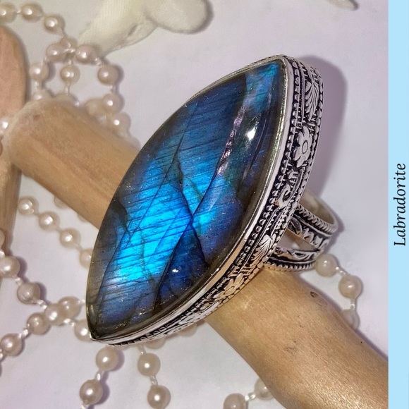 Exquisite Blue Flash Labradorite Gemstone Handmade Ring - Picture 2 of 5